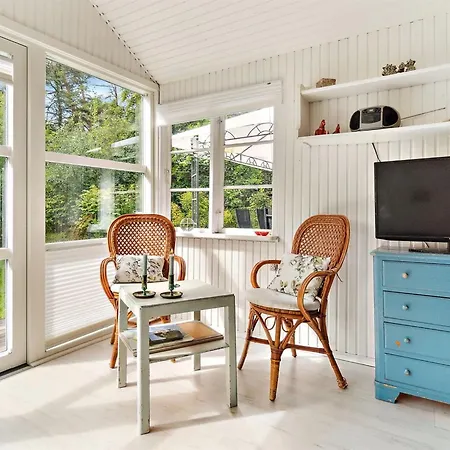 Lucie - 50m From The Sea By Interhome