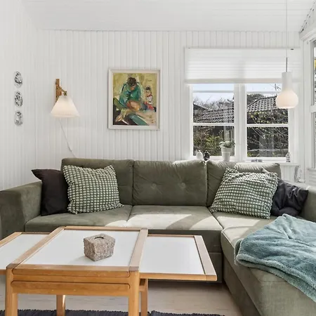 Lucie - 50m From The Sea By Interhome